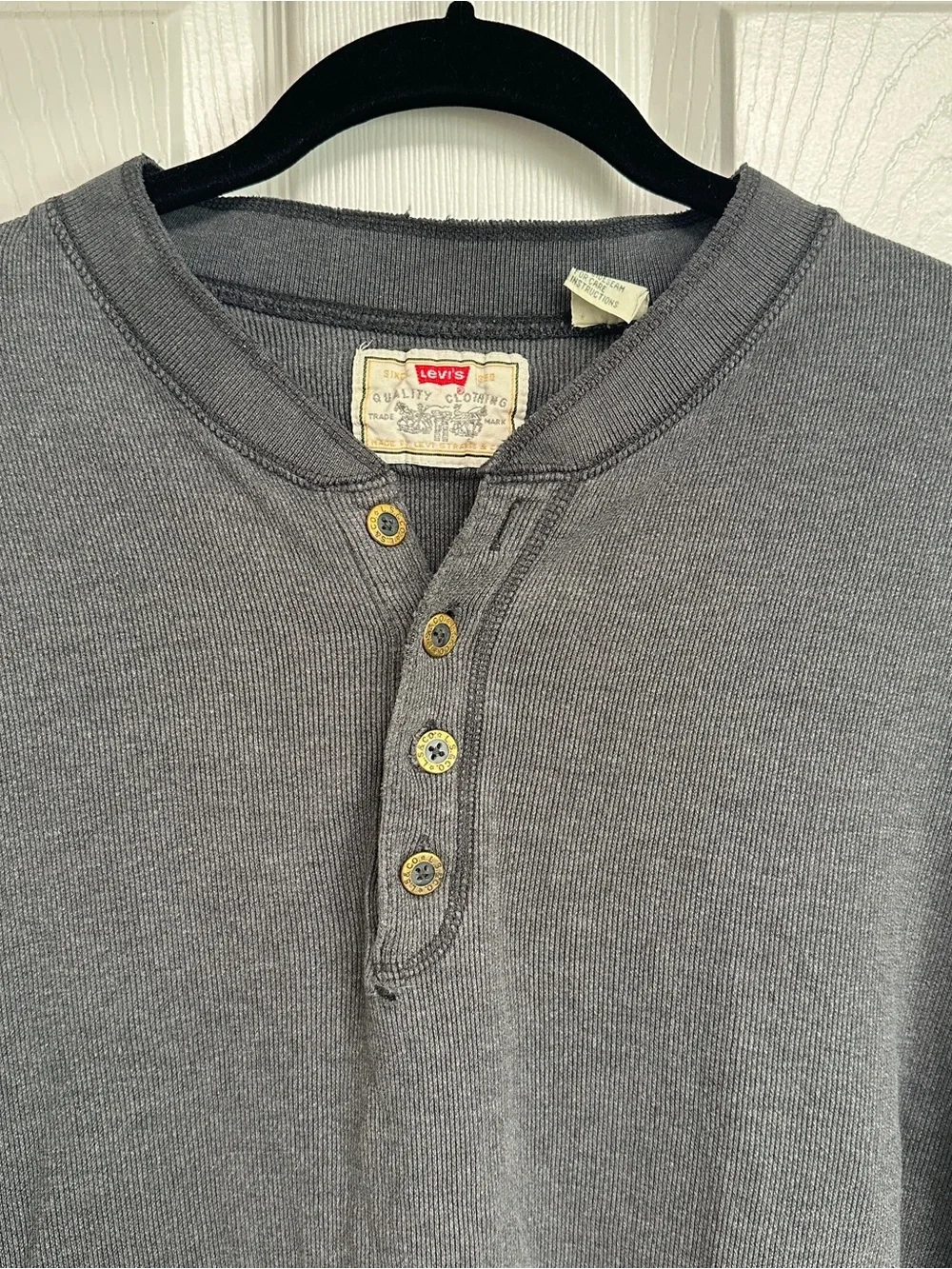Levi's Men's Long Sleeve Henley Shirt in Charcoal Gray